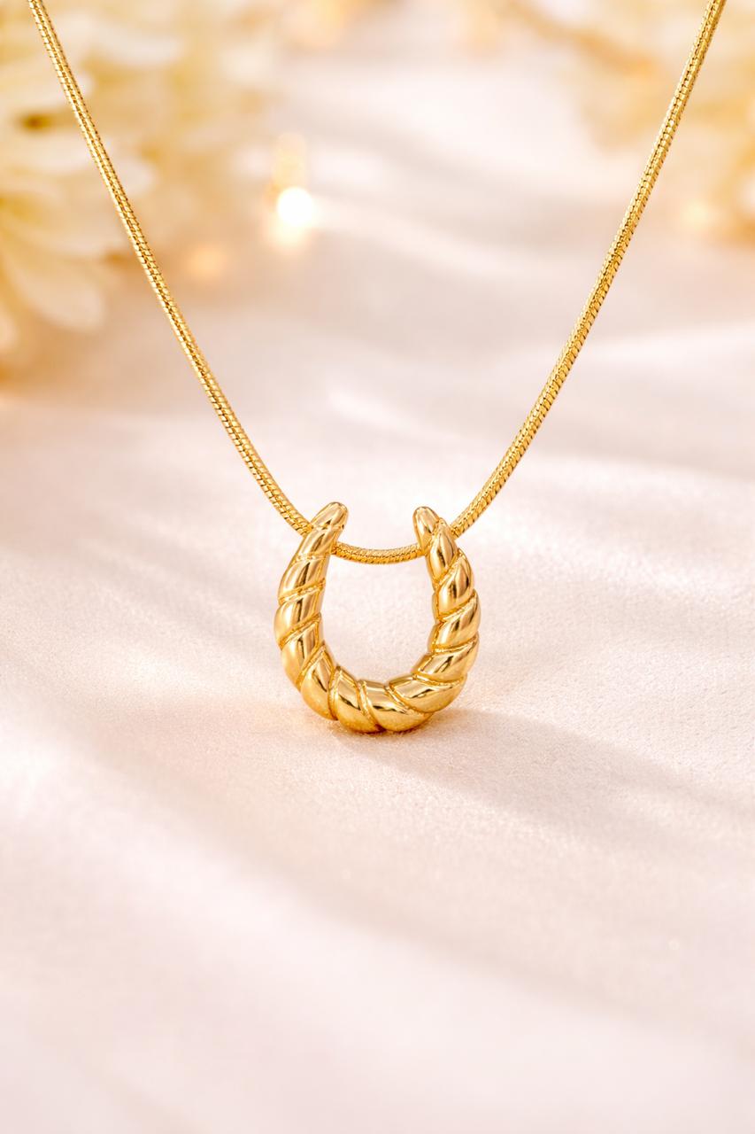 Anti-Tarnish Twisted Horseshoe Pendent Necklace