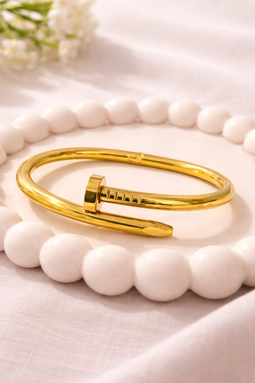 Nail head Kada/Bracelet
